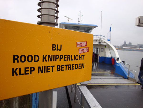 Met de pont naar Amsterdam Centraal Met de pont naar Amsterdam Centraal