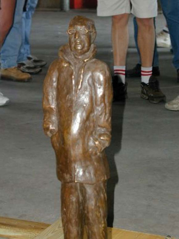 bobbyhaarms_standbeeld