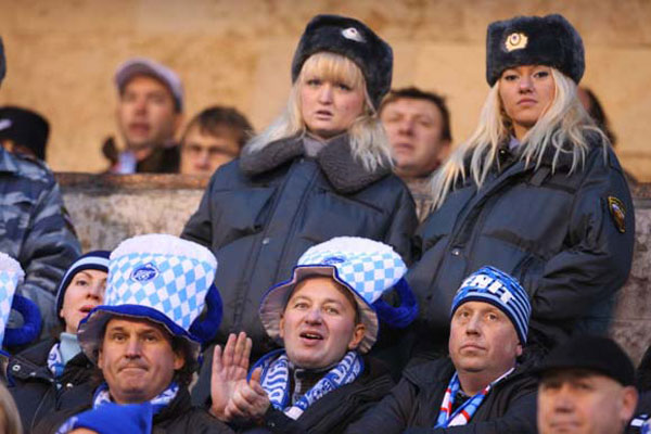 ondertussen-op-de-tribune-van-fc-zenit