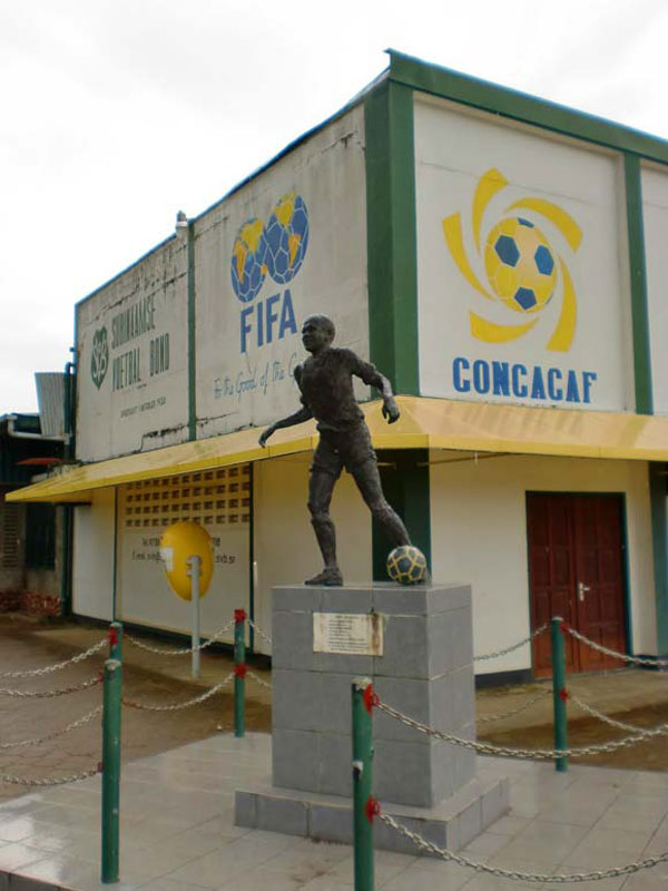 andre-kamperveen-stadion-standbeeld